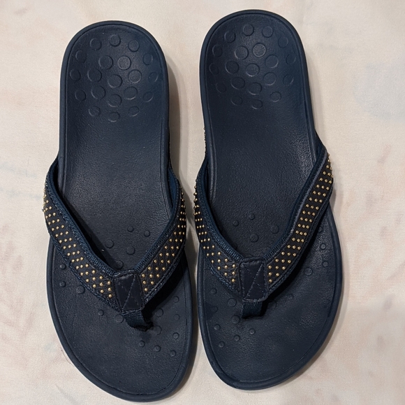 navy blue vionic sandals